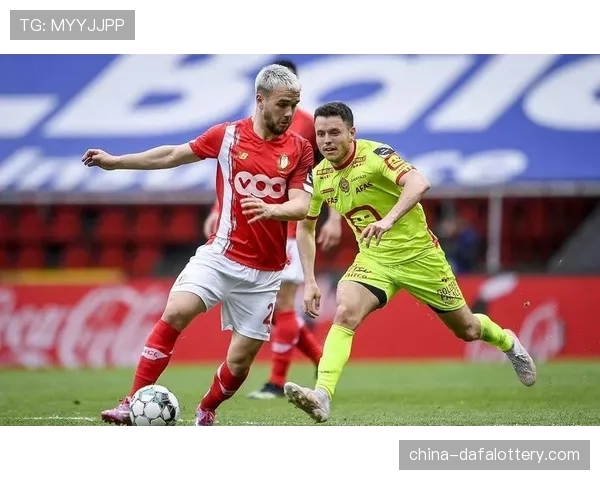 阿尔克马尔主场迎战埃因霍温 争冠关键战役