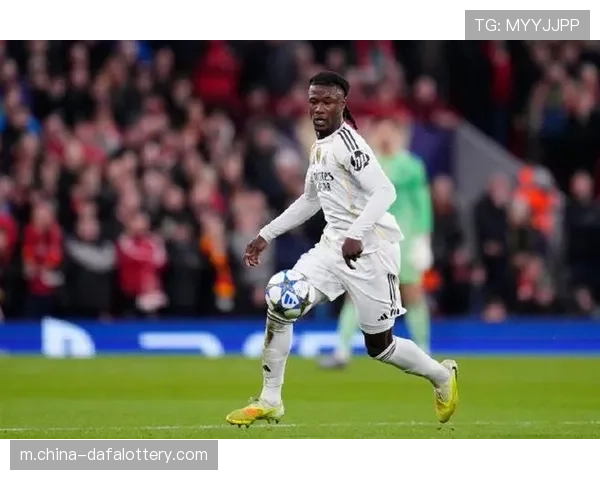 皇马左后卫人选折射教练决策困境 卡马文加客串暴露正牌边卫信任缺失