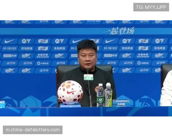 李金羽韩鹏昔日队友教练席对决，泰山铁人战术风格碰撞