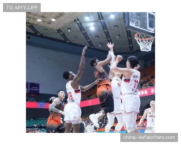 山东高速与广州朗肽海本 克里斯内线优势对抗威金顿突破